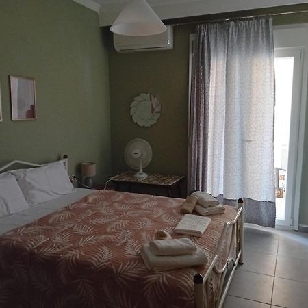 Sea Apartment Néa Péramos Bagian luar foto