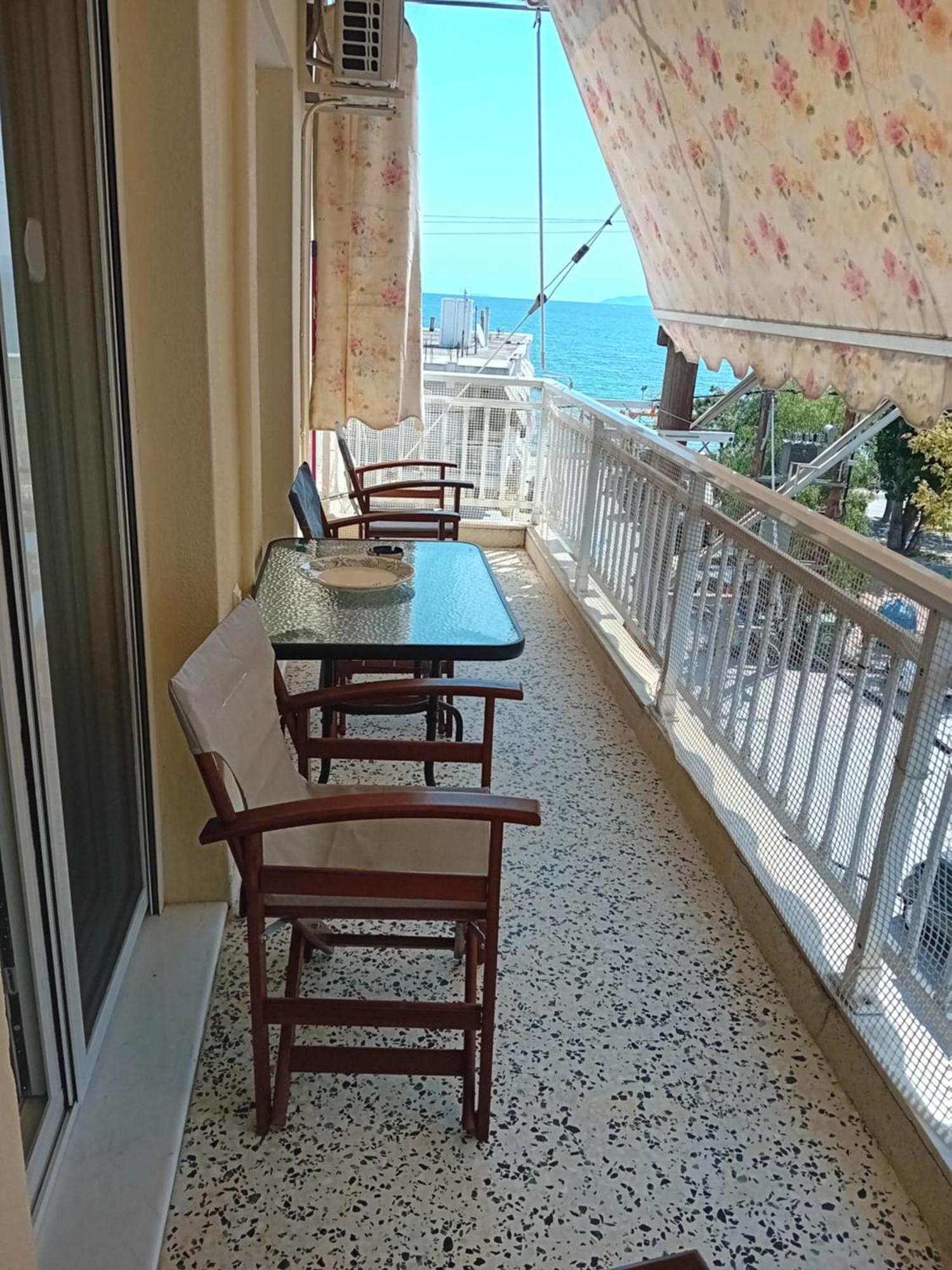 Sea Apartment Néa Péramos Bagian luar foto