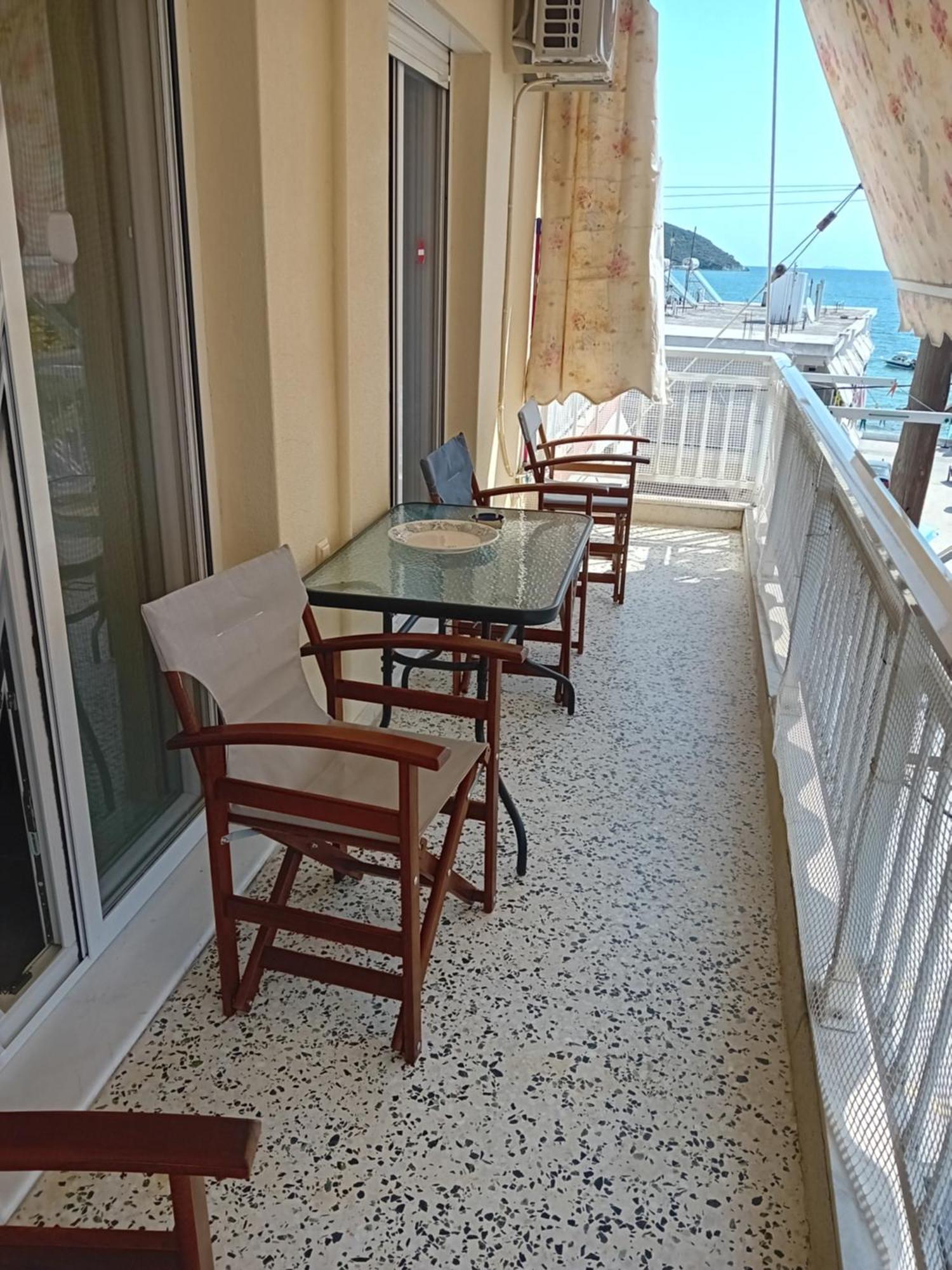 Sea Apartment Néa Péramos Bagian luar foto