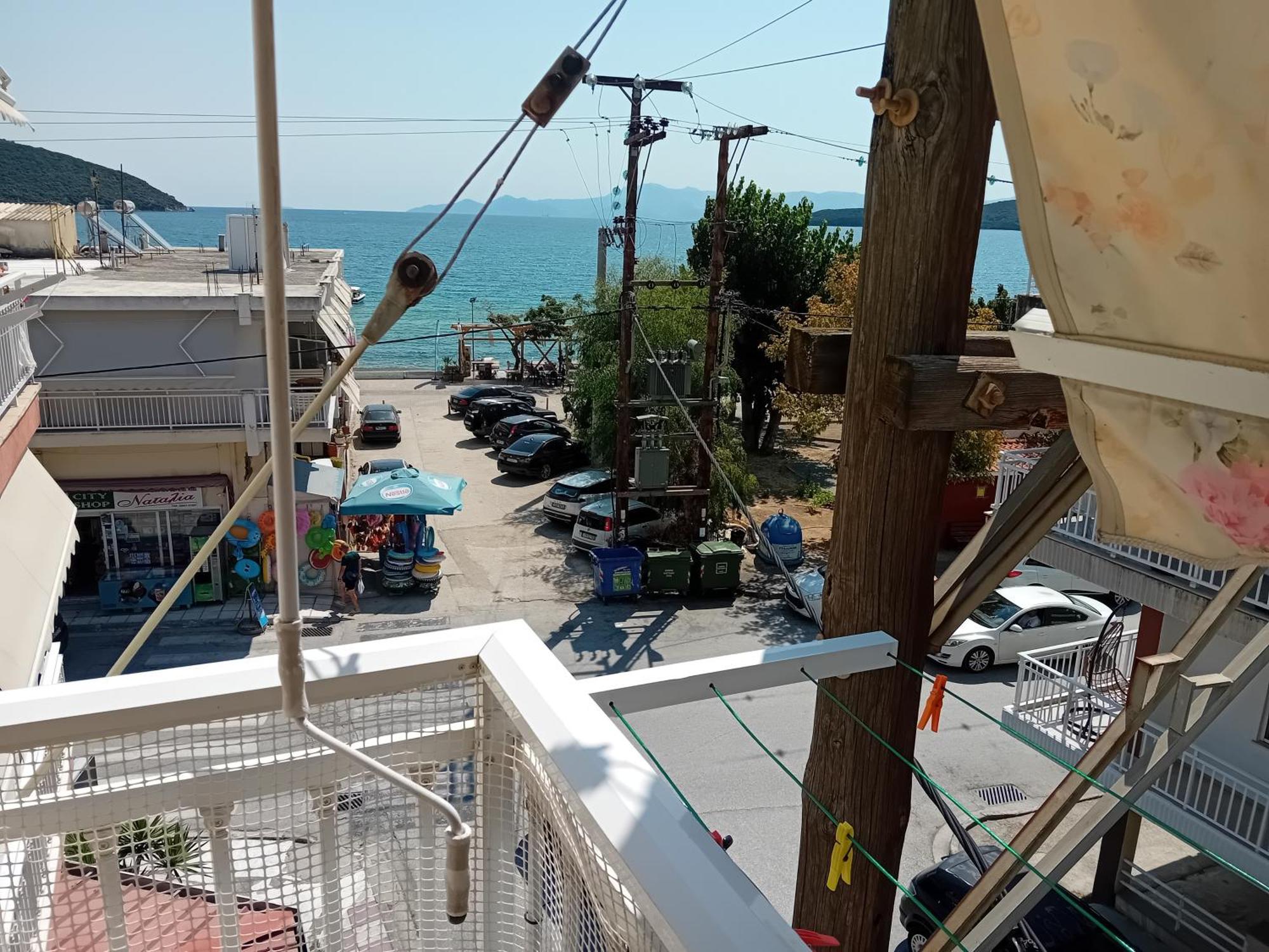 Sea Apartment Néa Péramos Bagian luar foto